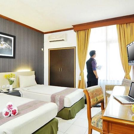 Hotel Cirebon Plaza จิเรบอน ภายนอก รูปภาพ