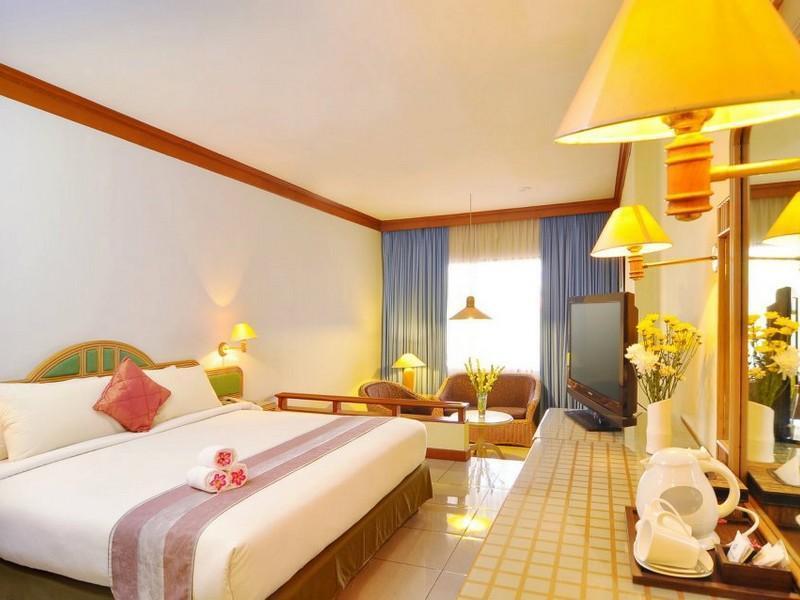 Hotel Cirebon Plaza จิเรบอน ภายนอก รูปภาพ