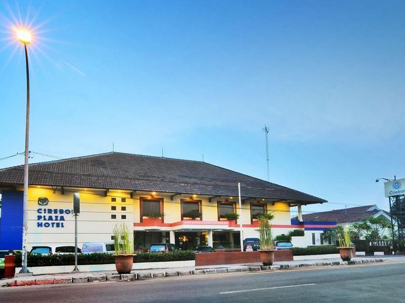 Hotel Cirebon Plaza จิเรบอน ภายนอก รูปภาพ
