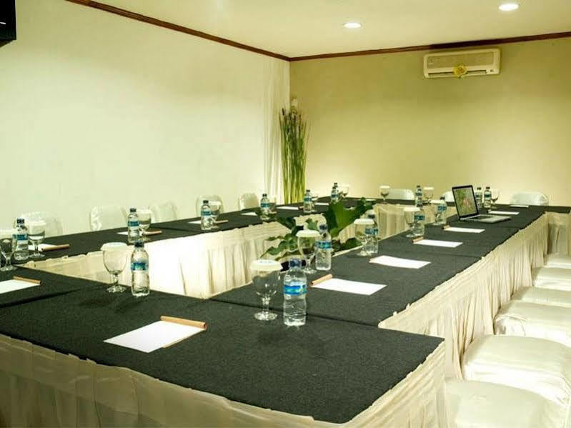 Hotel Cirebon Plaza จิเรบอน ภายนอก รูปภาพ